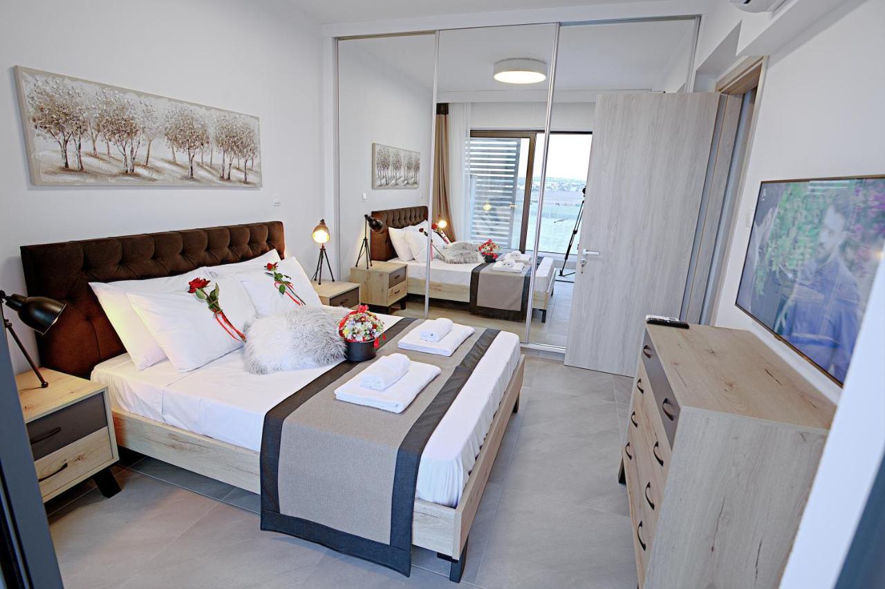 Golden Tree Apartment Паралимни Екстериор снимка