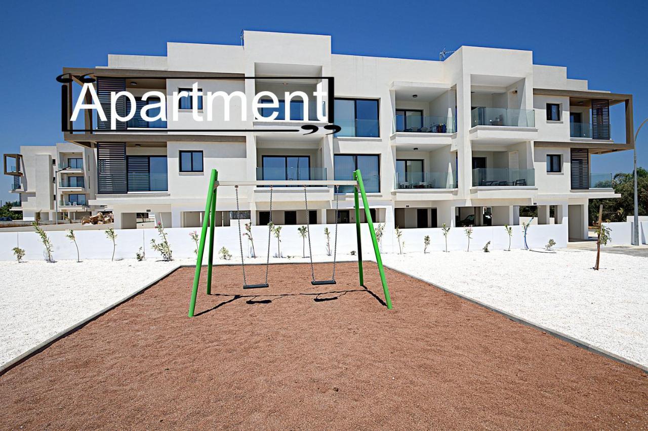 Golden Tree Apartment Паралимни Екстериор снимка