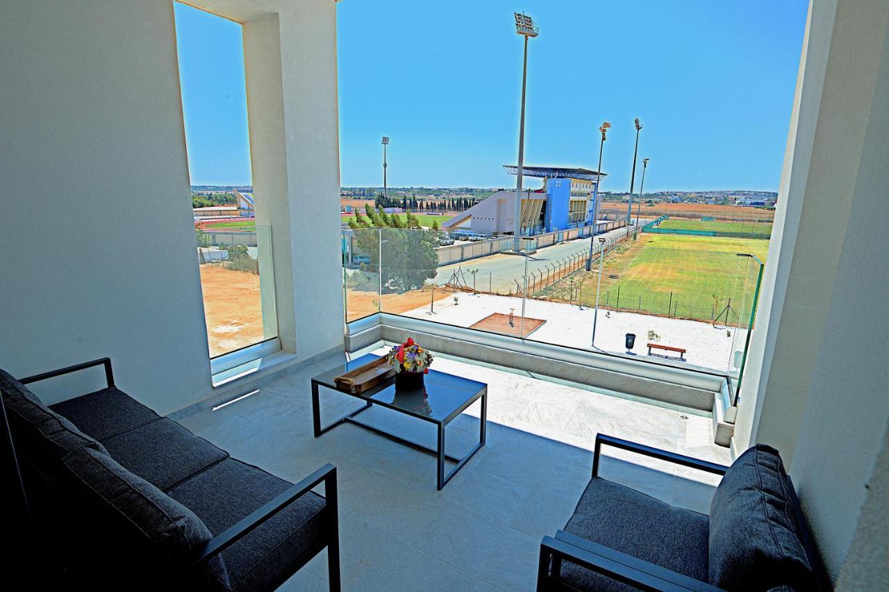Golden Tree Apartment Паралимни Екстериор снимка