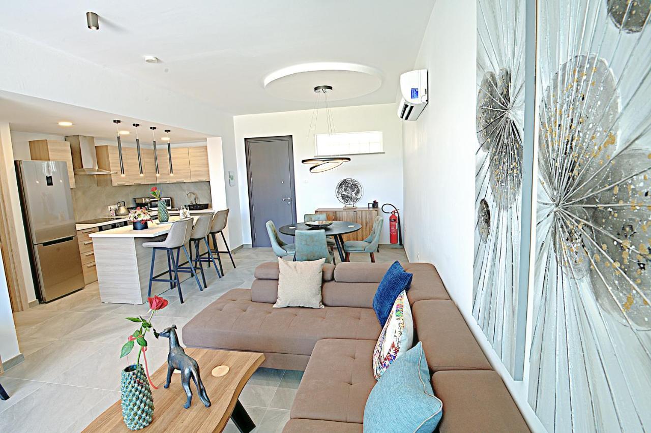Golden Tree Apartment Паралимни Екстериор снимка