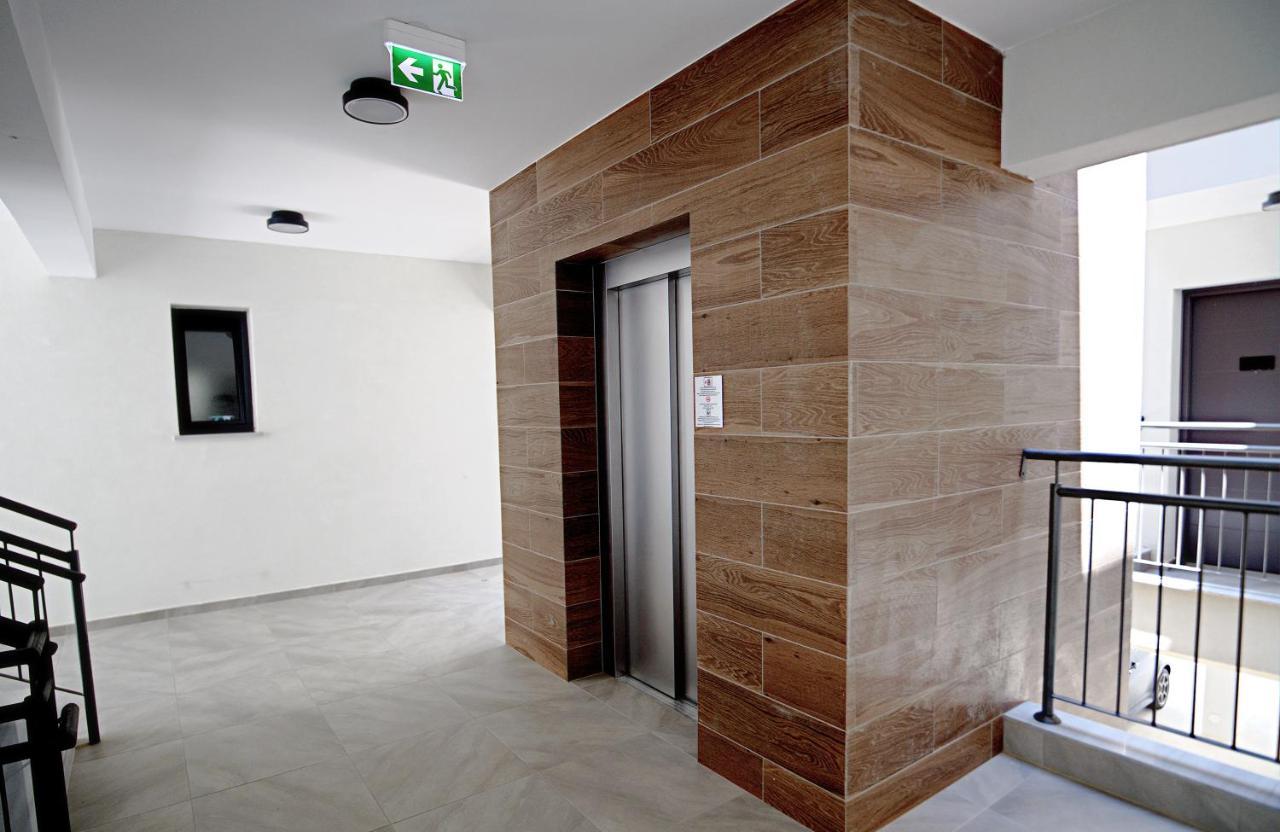 Golden Tree Apartment Паралимни Екстериор снимка