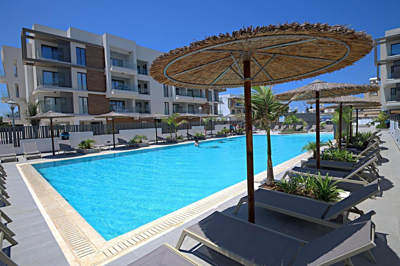 Golden Tree Apartment Паралимни Екстериор снимка