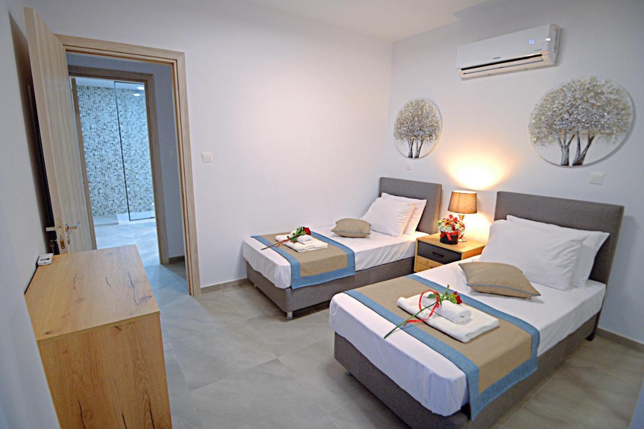 Golden Tree Apartment Паралимни Екстериор снимка