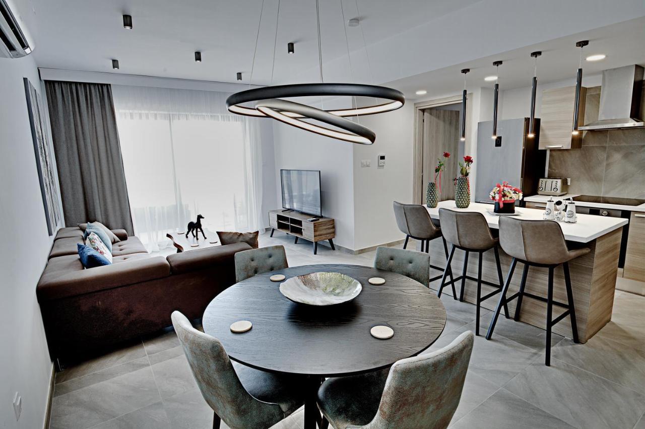Golden Tree Apartment Паралимни Екстериор снимка