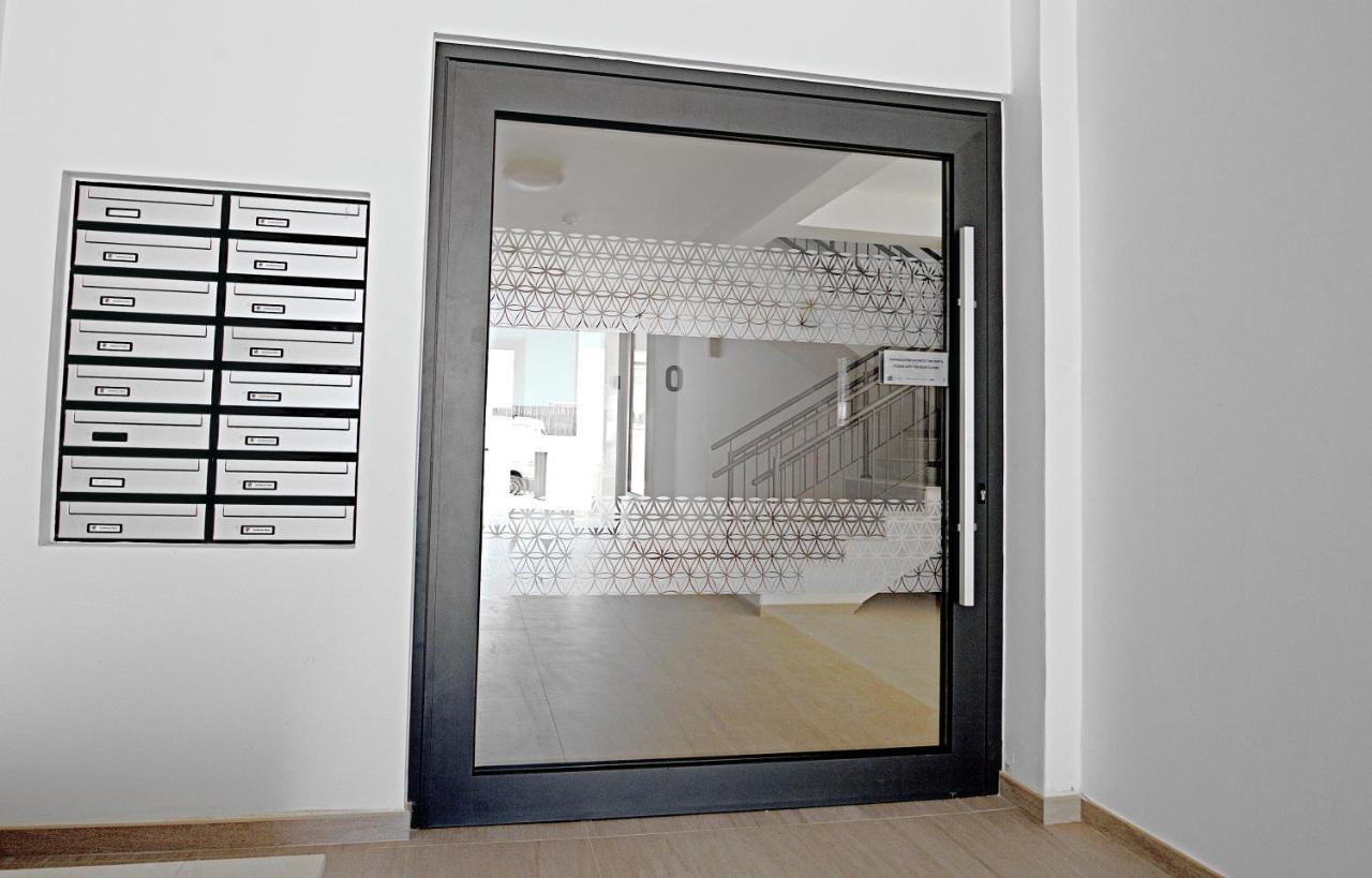 Golden Tree Apartment Паралимни Екстериор снимка