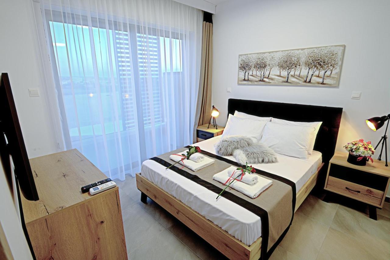 Golden Tree Apartment Паралимни Екстериор снимка