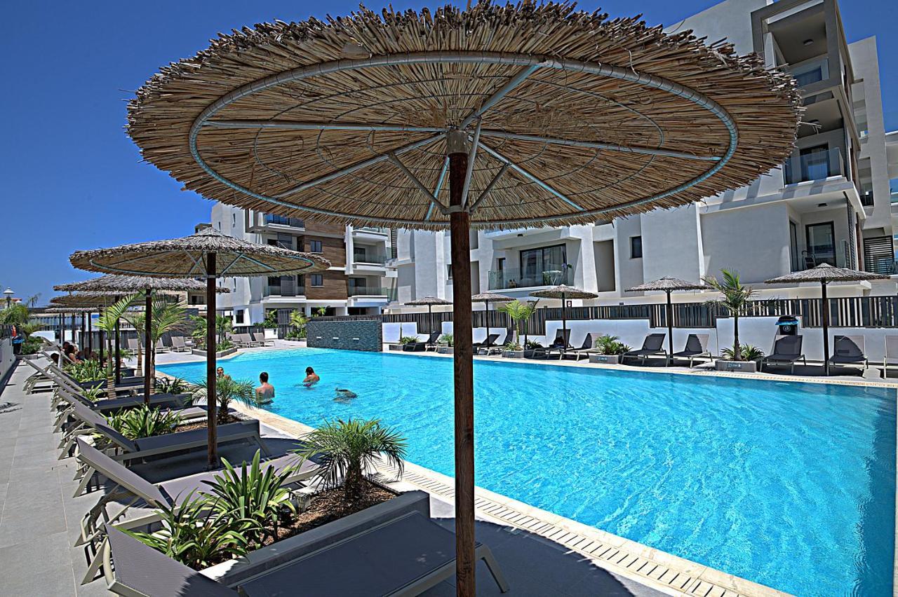 Golden Tree Apartment Паралимни Екстериор снимка