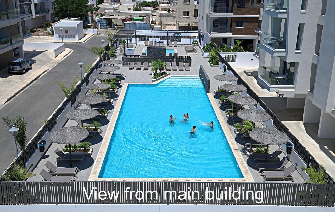 Golden Tree Apartment Паралимни Екстериор снимка