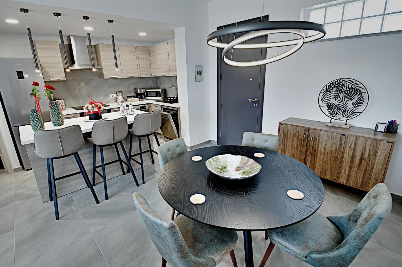 Golden Tree Apartment Паралимни Екстериор снимка