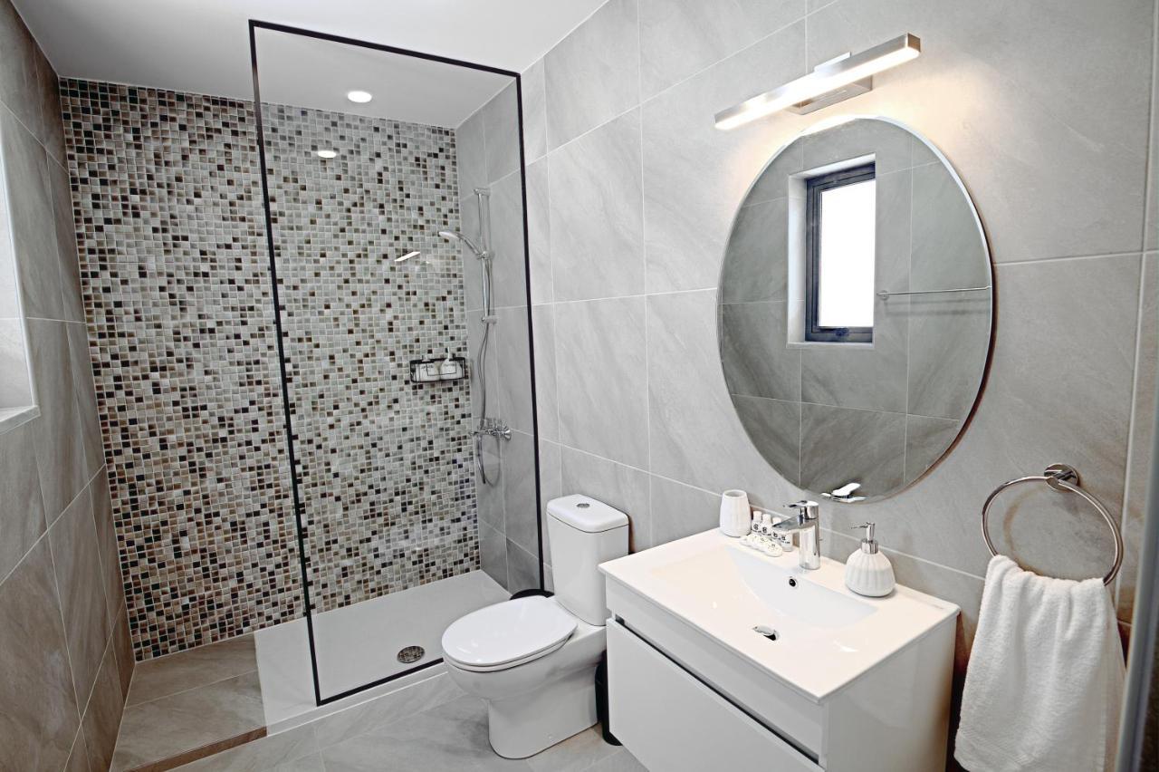 Golden Tree Apartment Паралимни Екстериор снимка