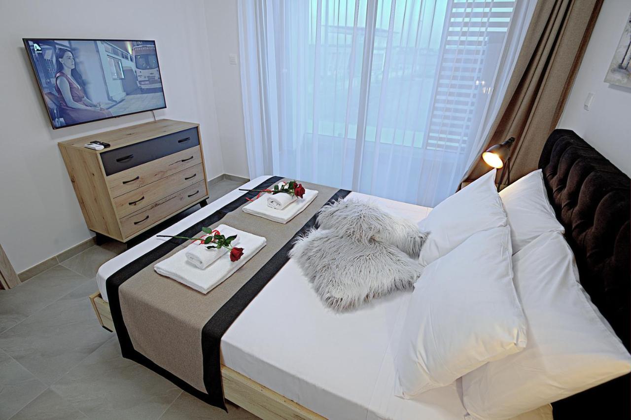 Golden Tree Apartment Паралимни Екстериор снимка