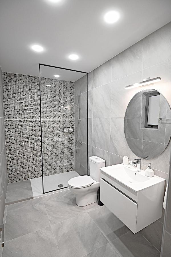 Golden Tree Apartment Паралимни Екстериор снимка