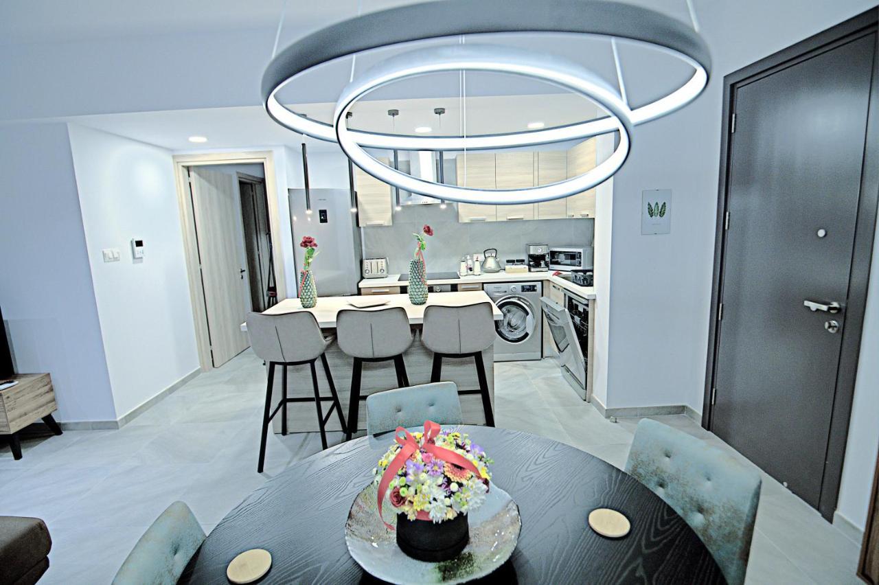 Golden Tree Apartment Паралимни Екстериор снимка