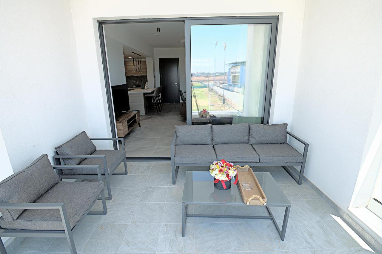 Golden Tree Apartment Паралимни Екстериор снимка