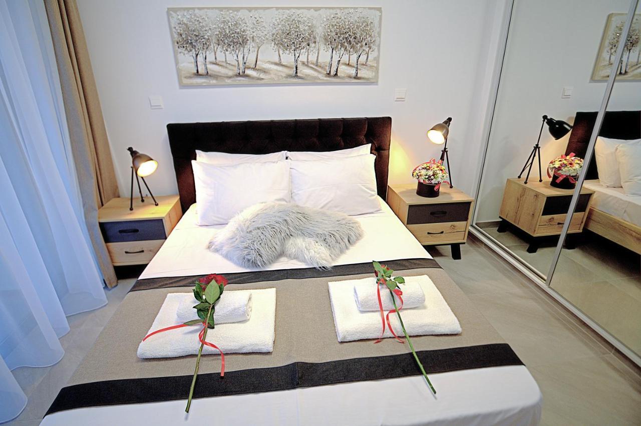 Golden Tree Apartment Паралимни Екстериор снимка